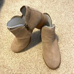 Kookaburra by UGG  Sofiya ankle boots size 9.5